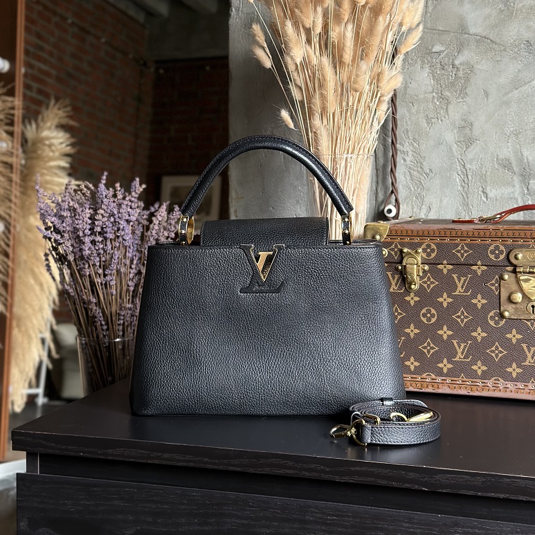 Сумка Louis Vuitton Capucines