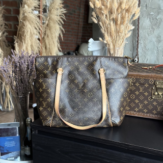 Сумка Louis Vuitton Totally MM