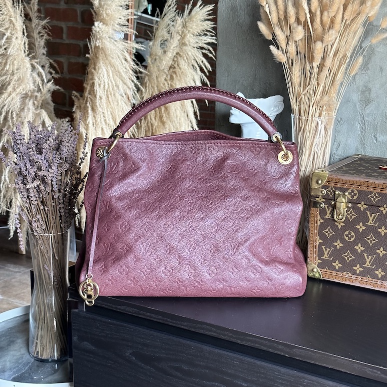 Сумка Louis Vuitton Artsy MM