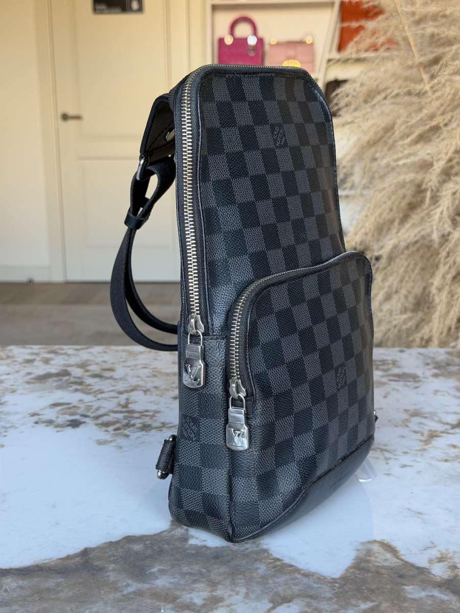 Сумка-слинг Louis Vuitton Avenue