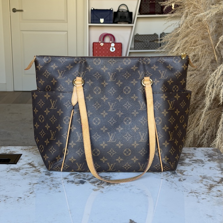 Сумка Louis Vuitton Totally MM