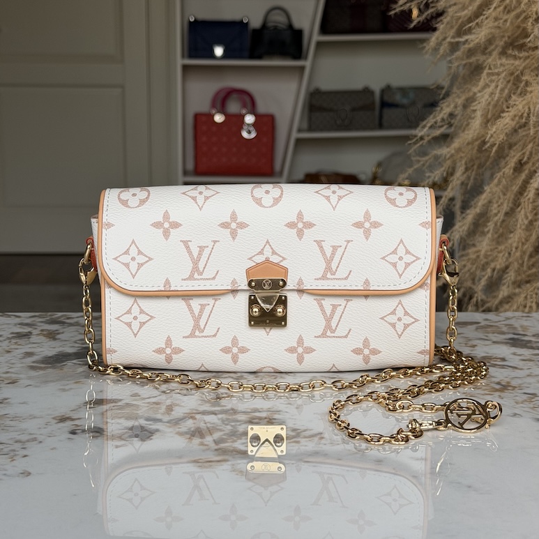 Сумка Louis Vuitton Pochette Camille