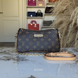 Сумка Louis Vuitton Pochette Liv