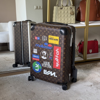Чемодан Louis Vuitton Horizon 55 Logo Story